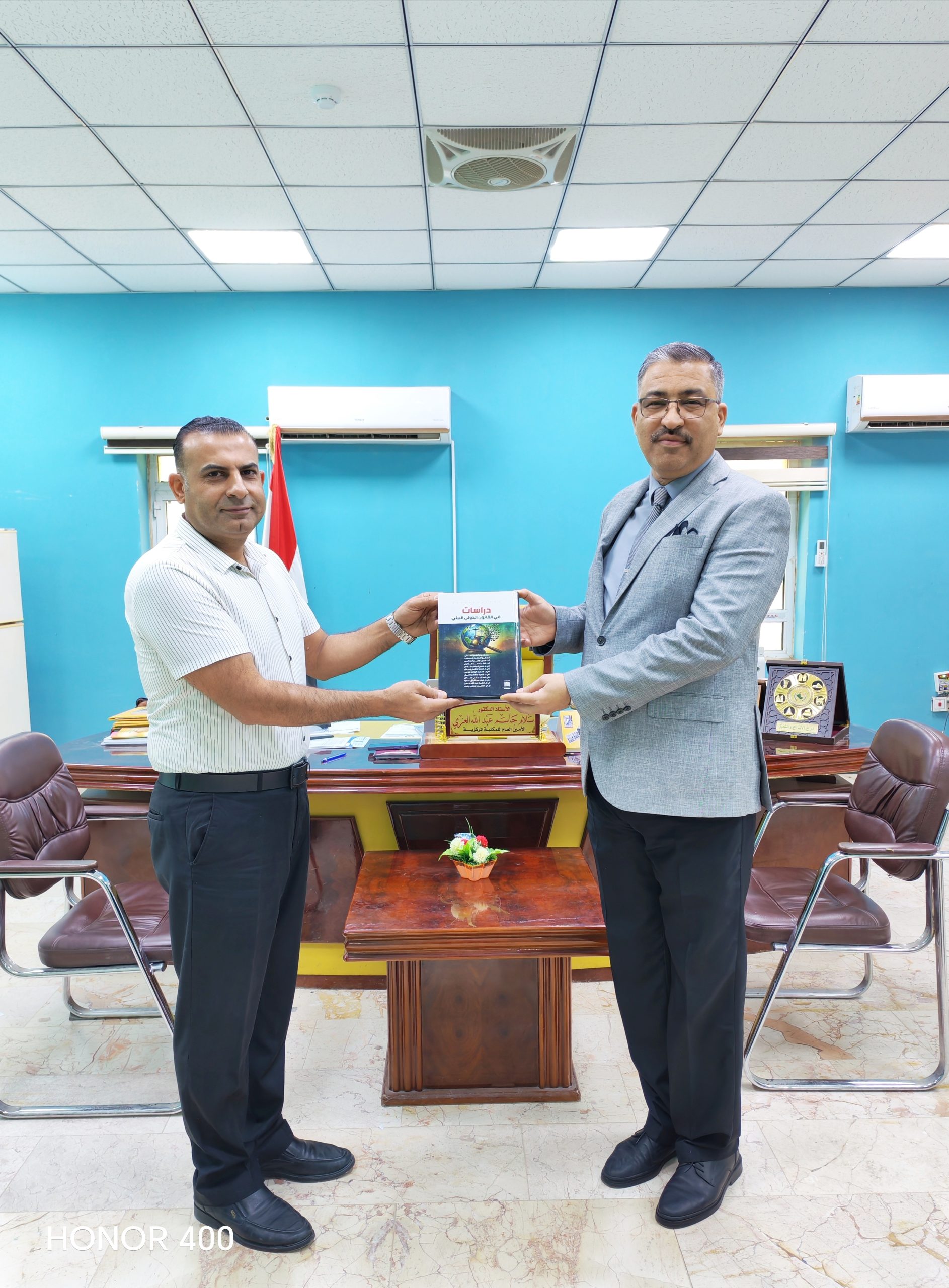 Read more about the article إهداءات مكتبية